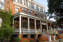 Saratoga Arms